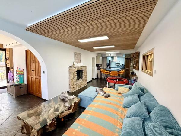 Vente                                                      Maison
                        
                     5 pièces                      90 m2                     à Lumio