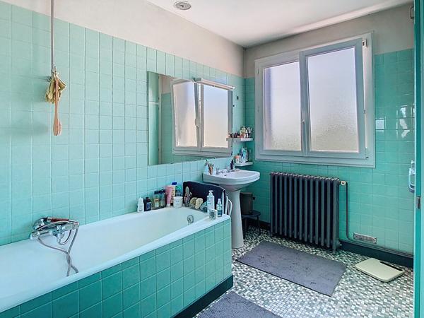 A VENDRE a la limite entre SAINT BARTHELEMY et ANGERS Maison 3 chambres et jardin !
