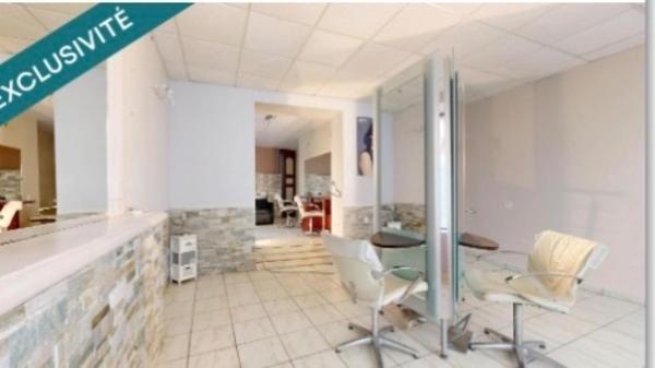 Situé au  coeur de la commune du Bugue.