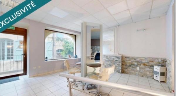 Situé au  coeur de la commune du Bugue.