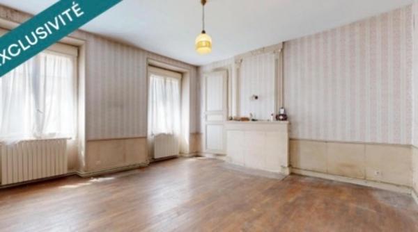 Situé au  coeur de la commune du Bugue.