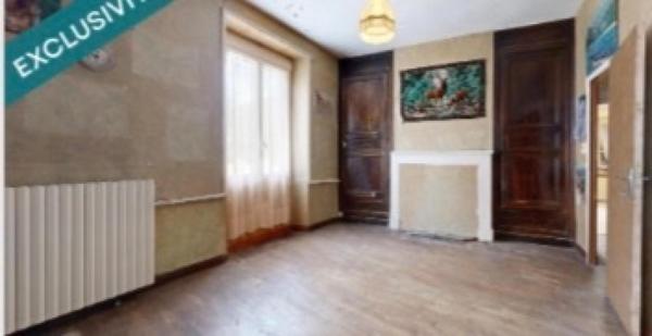 Situé au  coeur de la commune du Bugue.