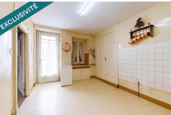 Situé au  coeur de la commune du Bugue.