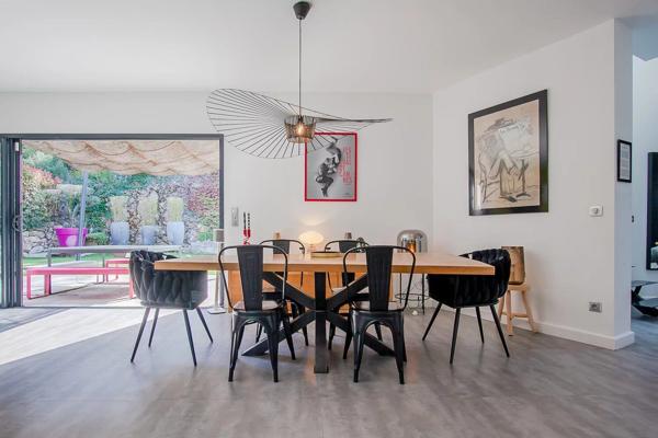 Vente                                                      Villa
                        
                     4 pièces                      137 m2                     à Meyrargues