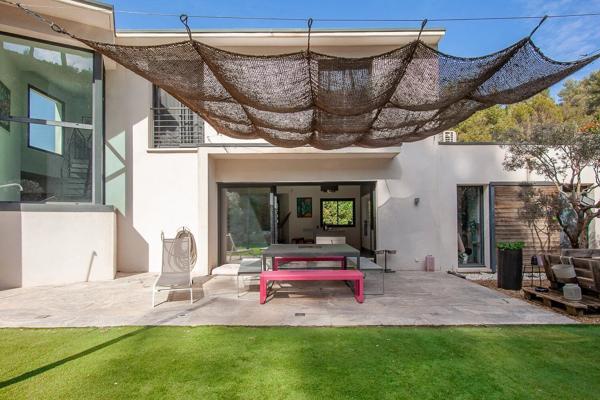 Vente                                                      Villa
                        
                     4 pièces                      137 m2                     à Meyrargues