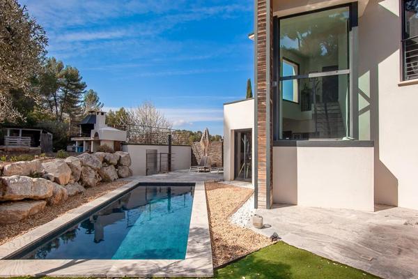 Vente                                                      Villa
                        
                     4 pièces                      137 m2                     à Meyrargues