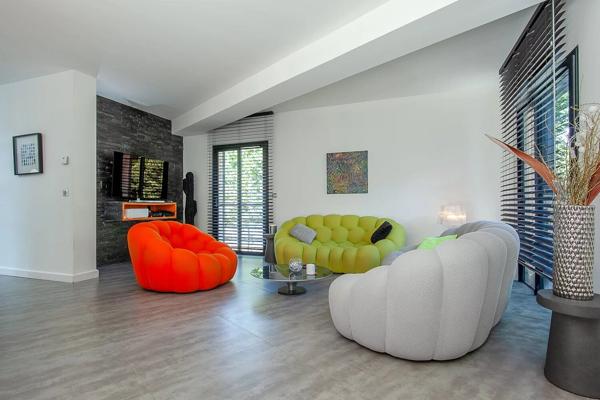 Vente                                                      Villa
                        
                     4 pièces                      137 m2                     à Meyrargues