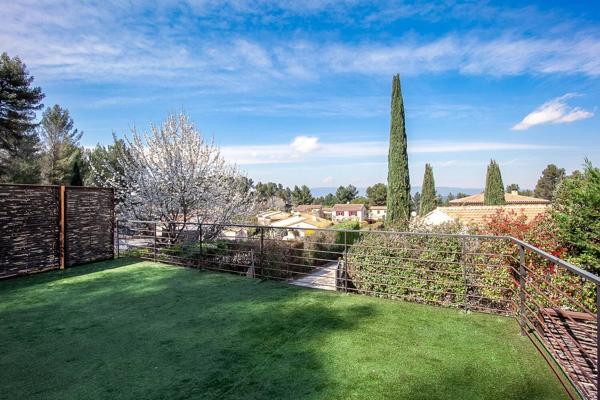 Vente                                                      Villa
                        
                     4 pièces                      137 m2                     à Meyrargues
