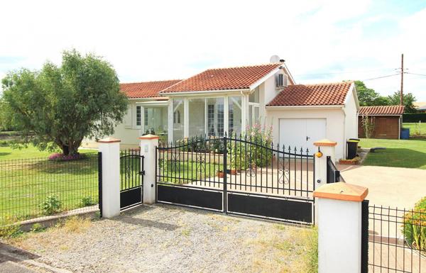 AU CENTRE DE VALENCE D'AGEN AGREABLE MAISON DE PLAIN-PIED TOUT CONFORT