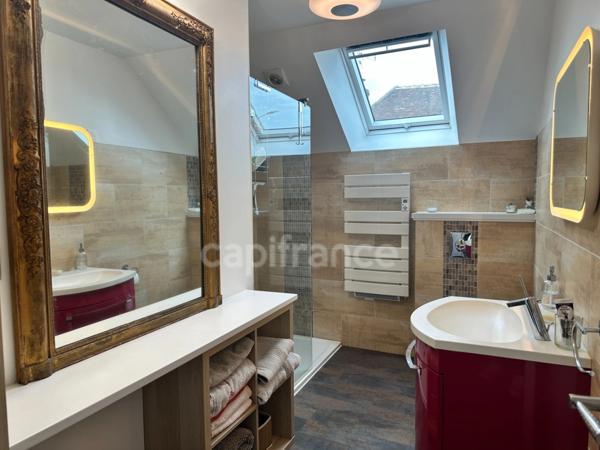 Maison à vendre 7 pièces VERON (89) Maison de ville rénovée – 167 m² habitables – 5 chambres, garage et cour