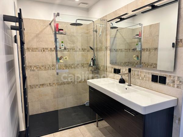 Maison à vendre 7 pièces VERON (89) Maison de ville rénovée – 167 m² habitables – 5 chambres, garage et cour