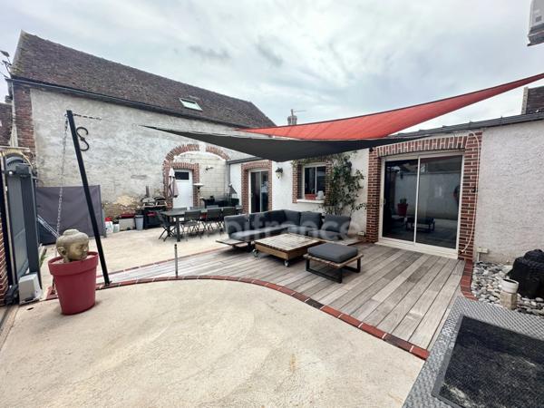 Maison à vendre 7 pièces VERON (89) Maison de ville rénovée – 167 m² habitables – 5 chambres, garage et cour