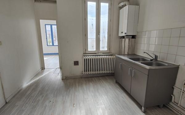 Immeuble à vendre    7 pièces • 150 m2 Chauny