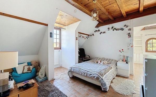 Maison à vendre    7 pièces •  Mandres-les-Roses