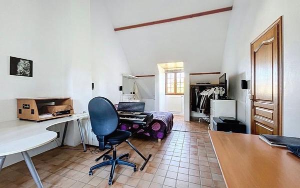 Maison à vendre    7 pièces •  Mandres-les-Roses