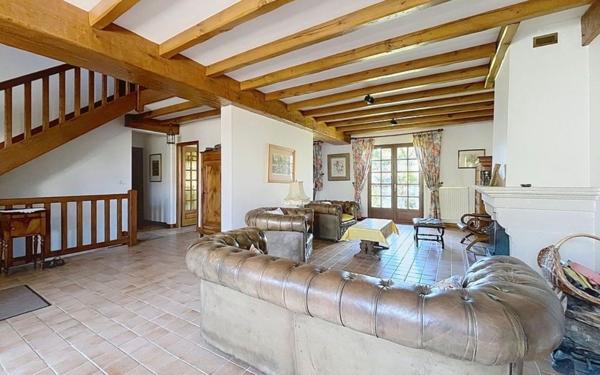Maison à vendre    7 pièces •  Mandres-les-Roses