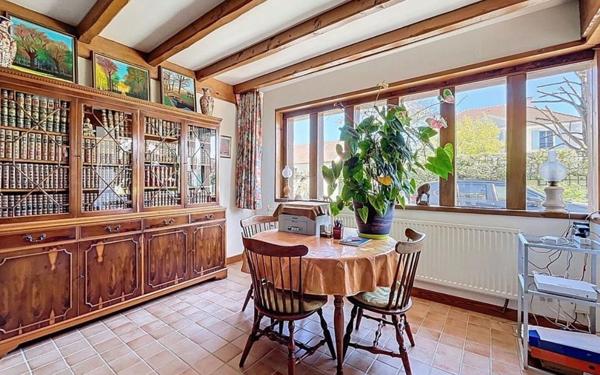 Maison à vendre    7 pièces •  Mandres-les-Roses