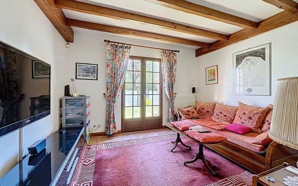 Maison à vendre    7 pièces •  Mandres-les-Roses