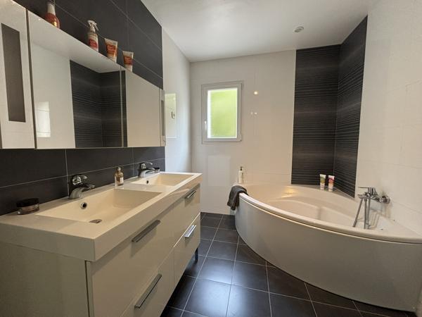 Maison familiale 8 pièces - terrain 2500 m²