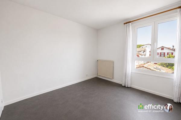 Appartement
         3 pièces
        - 73 m² Exclusivité 364 900 € *
