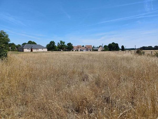 BRETEUIL - Terrain constructible 1800 m² plat & clos proche forêt