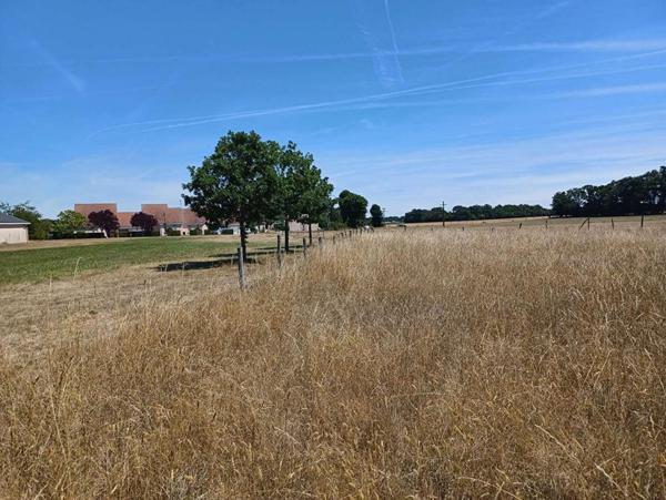 BRETEUIL - Terrain constructible 1800 m² plat & clos proche forêt
