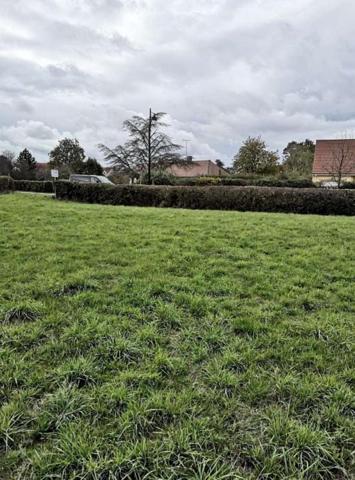 BRETEUIL - Terrain constructible 1800 m² plat & clos proche forêt