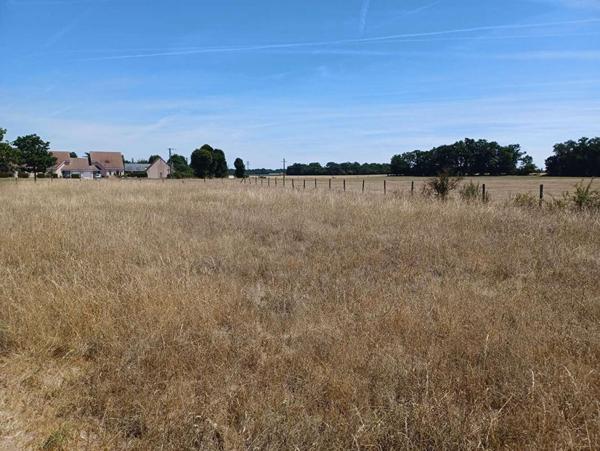 BRETEUIL - Terrain constructible 1800 m² plat & clos proche forêt