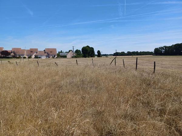 BRETEUIL - Terrain constructible 1800 m² plat & clos proche forêt