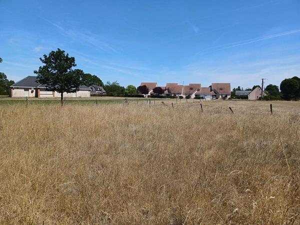 BRETEUIL - Terrain constructible 1800 m² plat & clos proche forêt