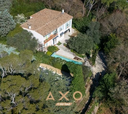 NÎMES  MAISON DE CARACTÈRE FACON BASTIDE PROVENCALE 8 PIÈCES  205 M²  PISCINE  TERRAIN