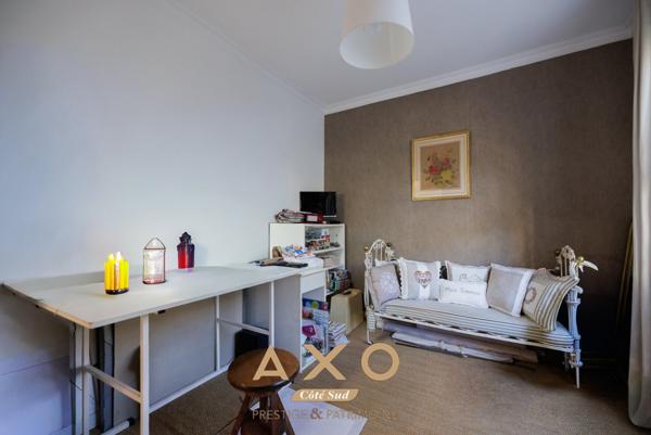 NÎMES  MAISON DE CARACTÈRE FACON BASTIDE PROVENCALE 8 PIÈCES  205 M²  PISCINE  TERRAIN