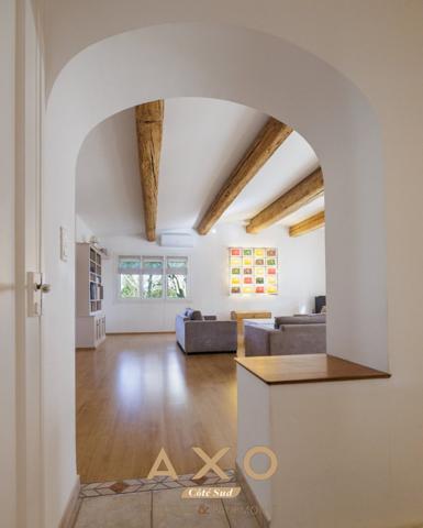 NÎMES  MAISON DE CARACTÈRE FACON BASTIDE PROVENCALE 8 PIÈCES  205 M²  PISCINE  TERRAIN