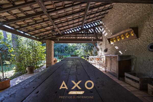 NÎMES  MAISON DE CARACTÈRE FACON BASTIDE PROVENCALE 8 PIÈCES  205 M²  PISCINE  TERRAIN