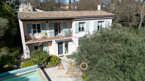 NÎMES  MAISON DE CARACTÈRE FACON BASTIDE PROVENCALE 8 PIÈCES  205 M²  PISCINE  TERRAIN