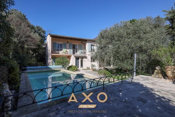 NÎMES  MAISON DE CARACTÈRE FACON BASTIDE PROVENCALE 8 PIÈCES  205 M²  PISCINE  TERRAIN