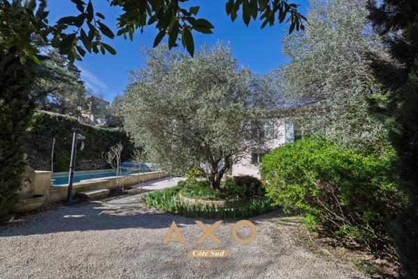 NÎMES  MAISON DE CARACTÈRE FACON BASTIDE PROVENCALE 8 PIÈCES  205 M²  PISCINE  TERRAIN