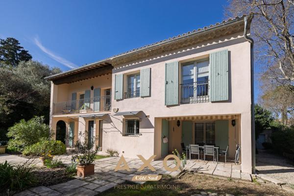 NÎMES  MAISON DE CARACTÈRE FACON BASTIDE PROVENCALE 8 PIÈCES  205 M²  PISCINE  TERRAIN