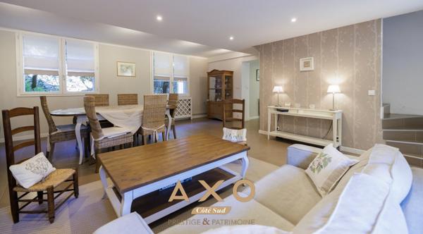 NÎMES  MAISON DE CARACTÈRE FACON BASTIDE PROVENCALE 8 PIÈCES  205 M²  PISCINE  TERRAIN