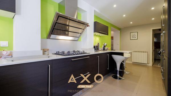 NÎMES  MAISON DE CARACTÈRE FACON BASTIDE PROVENCALE 8 PIÈCES  205 M²  PISCINE  TERRAIN