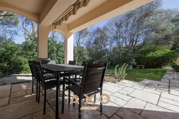 NÎMES  MAISON DE CARACTÈRE FACON BASTIDE PROVENCALE 8 PIÈCES  205 M²  PISCINE  TERRAIN