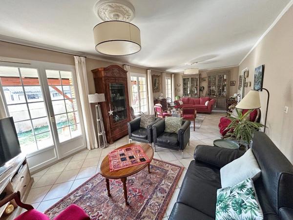 Maison 5 pièce(s) 130 m² sur 994 m² de terrain avec garage et piscine