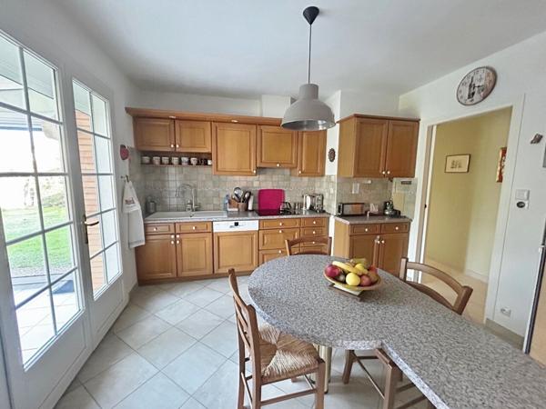 Maison 5 pièce(s) 130 m² sur 994 m² de terrain avec garage et piscine