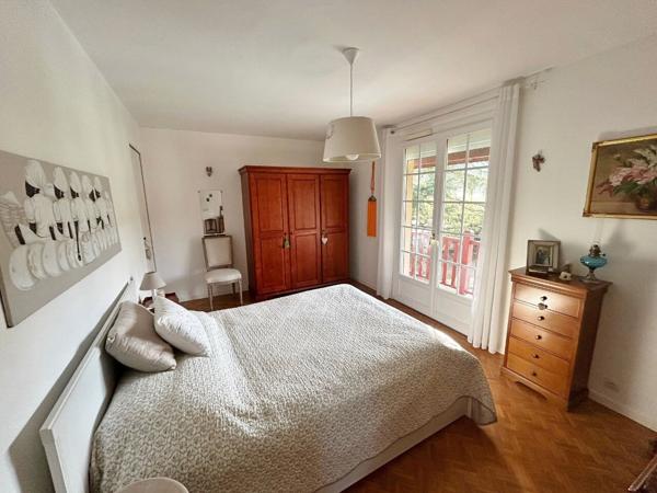 Maison 5 pièce(s) 130 m² sur 994 m² de terrain avec garage et piscine