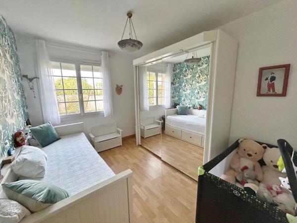 Maison 5 pièce(s) 130 m² sur 994 m² de terrain avec garage et piscine