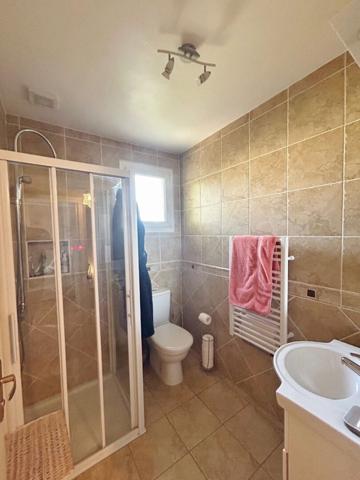 Maison 5 pièce(s) 130 m² sur 994 m² de terrain avec garage et piscine