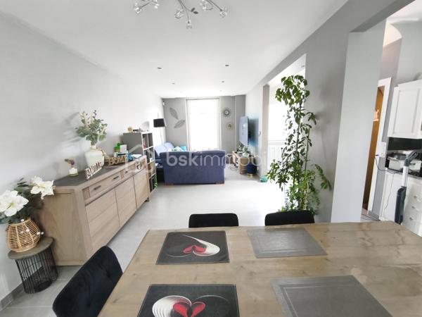 Description
Maison 6 pièces 120 m²

Votre agence  Mr COULONGEAT William BSK IMMOBILIER vous propose :
Une maison coup de cœur localisée dans un secteur calme et recherché, en limite D'Ablon-sur-Seine .
 Cette magnifique maison en meulière avec beaucoup de charme vous séduira par ses beaux volumes.
Elle est composée au rez-de-chaussée d'une belle entrée cathédrale de 9 m², un séjour double de 28 m² avec son poêle à Granule récent 
Sur ce même niveau, vous profiterez d'une cuisine ouverte et aménagée , accès directement sur une véranda et jardin .
Au  1 ) l'étage vous trouverez  deux grandes chambres ( 1 de 17 m² avec son dressing et 1 de 15 m² ) , 1 WC indépendant , et 1 salle de bain .
Au 2) étage 1 chambre de 12.50 m²et 1 autre de 15 m² 
Cette maison dispose sous-sol total de 35 m² divisé en atelier, buanderie, cellier 
Garage indépendant dans jardin de 25 m² avec portail électrique .
Le plus : 
Beaucoup de charme , Parquet chêne massif magnifiquement entretenu
plafond cathédrale avec bel escalier accès au chambres .
Aucun travaux à prévoir 
Chauffage central au gaz 
Une visite s'impose , poser vos valises
Jardin très agréable exposition Est - Ouest
Visite possible 7 / 7
Vidéo sur demande .

Taxes Foncières 2100 euros .


10 min à pieds de la gare d'Athis ou d'Ablon (RER C)
Bus à 5 min à pieds et Tram à proximité
Proche des commerces ( 10 min à pied de Grand Frais)
Ecole Saint Charles
Terrain de tennis à 5 min à pieds
Près d'Orly sans les nuisances sonores.



Bien d'exception à visiter !!