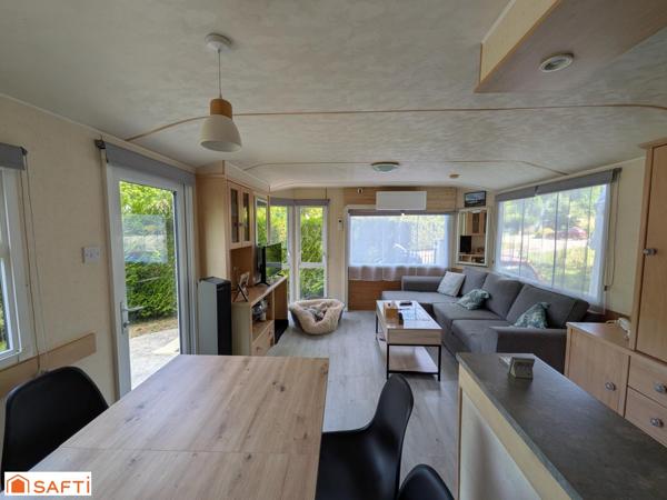 Terrain de loisir avec un mobil home dans un écrin de verdure