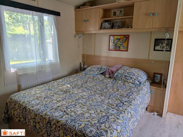 Terrain de loisir avec un mobil home dans un écrin de verdure