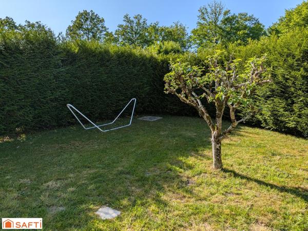 Terrain de loisir avec un mobil home dans un écrin de verdure